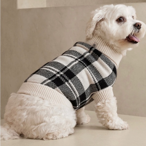 Banana Republic Other - BANANA REPUBLIC LARGE Black & Damask White Plaid Dog Sweater